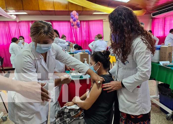 Vacunación en Nicaragua para mujeres embarazadas, puérperas y lactantes 