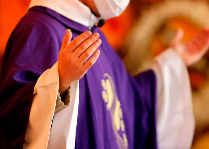 Francia: Señalan a más de 3 mil sacerdotes pedófilos en la iglesia católica
