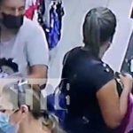 Grupo de gancheras robando en una tienda del país