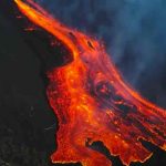 Erupción en el volcán de La Palma crea dos nuevas bocas e intensa actividad