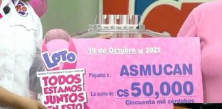 Entrega de apoyo para el cáncer de mama por parte de LOTO Nicaragua