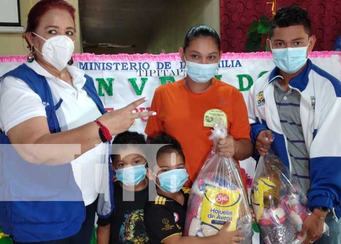 Ministerio de la Familia entrega paquetes alimenticios a madres de Tipitapa