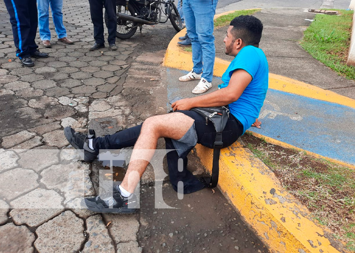 Motociclista lesionado tras impactar con vehículo en Managua