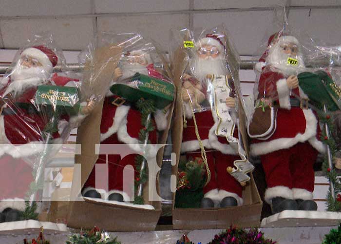 Productos navideños que se exhiben en mercados de Managua