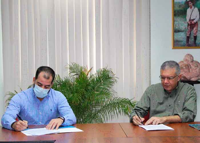 ENACAL firma contrato para obras de saneamiento en Chichigalpa