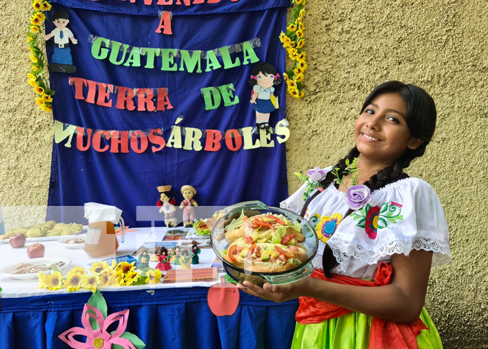Representación cultural de Guatemala por estudiantes del Ramírez Goyena
