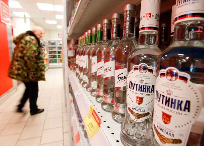 Más de 30 personas muertas por consumir alcohol adulterado en Rusia