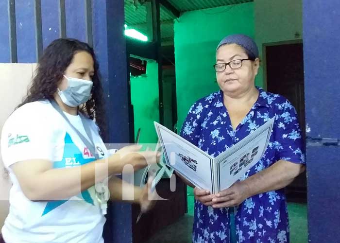 Restituyen derechos con la entrega de títulos de propiedad a familias en Nicaragua 