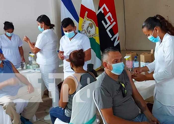 Participan de vacunación voluntaria contra COVID-19 en Carazo yo
