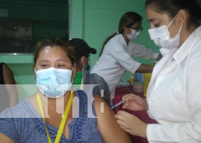 Aplicación de vacuna AstraZeneca para población en Boaco