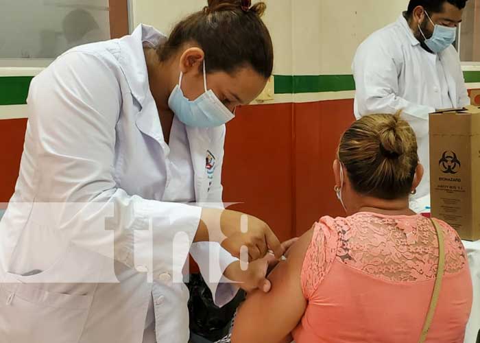Managua continúa aplicando la vacuna AstraZeneca para inmunizar a la población