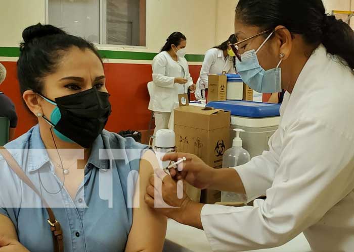 Managua continúa aplicando la vacuna AstraZeneca para inmunizar a la población