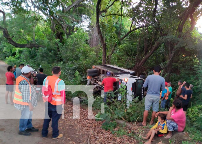 Vuelco de camión deja daños materiales en la Isla de Ometepe