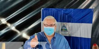 Adolfo Pastrán Analista Político ejerce su derecho al voto en Nicaragua