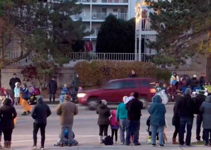 Mueren 5 personas tras ser atropellados en un desfile en Wisconsin