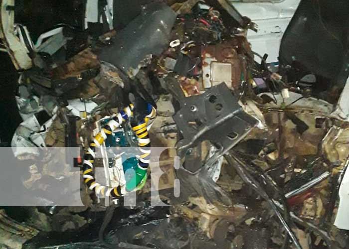 Brutal choque entre camiones deja dos personas muertas en Chontales