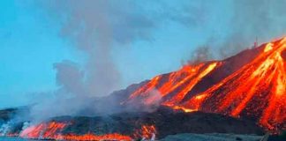 La lava del volcán de la Palma llega al mar por tercera vez