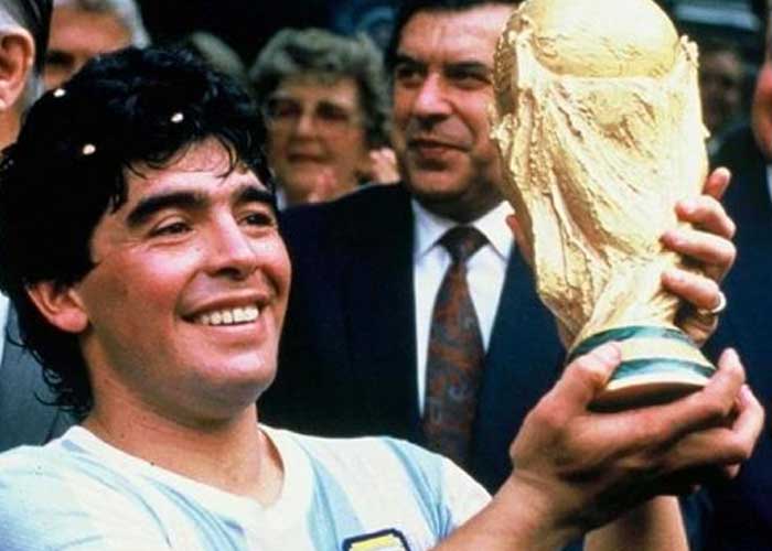 Relación de Diego Maradona con la religión Católica.
