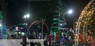 Familias disfrutan del ambiente navideño en Moyogalpa