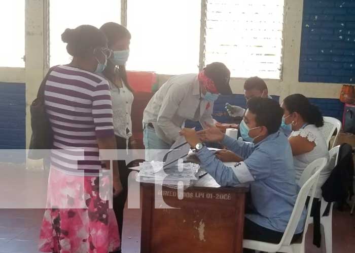 Familias de Mozonte salen a votar en paz y tranquilidad en Mozonte, Nueva Segovia
