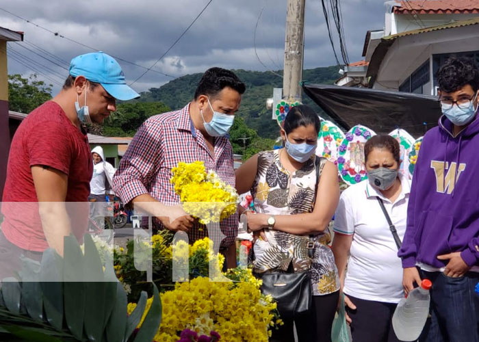 Familias visitan camposantos en Matagalpa 