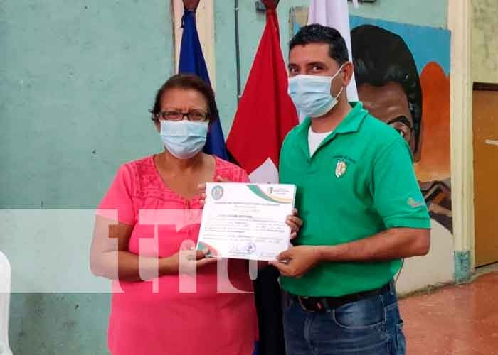 Juigalpinos recibieron sus Certificados de egresados