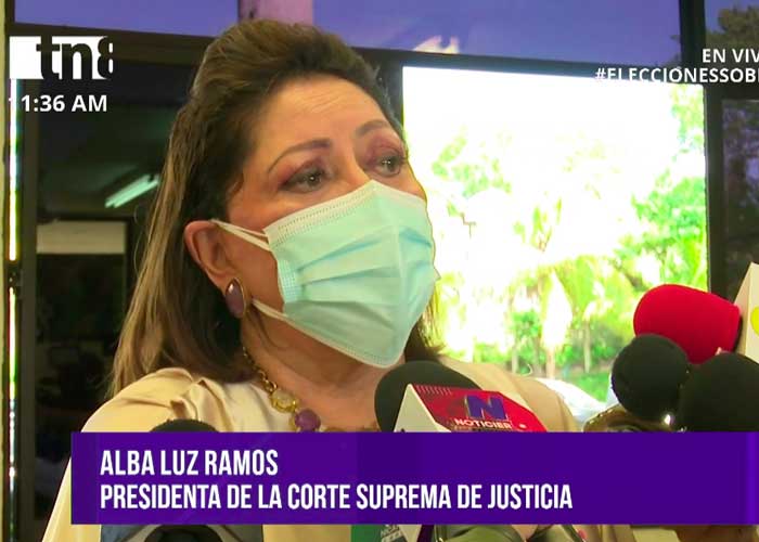 Presidenta de la CSJ, Alba Luz Ramos, ejerce su derecho al voto en Nicaragua