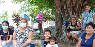 Familias chinandeganas visitan el camposanto de la ciudad