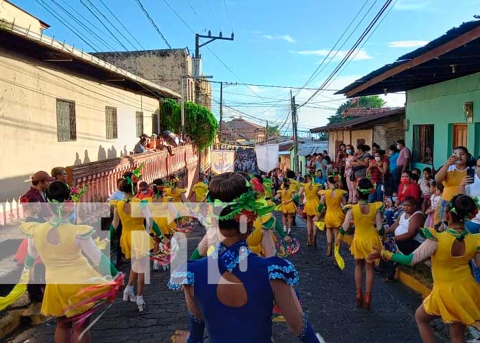 Realizan la XIII edición del carnaval acuático en Río San Juan
