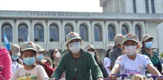 Cientos marchan en Guatemala "por la vida de las mujeres"