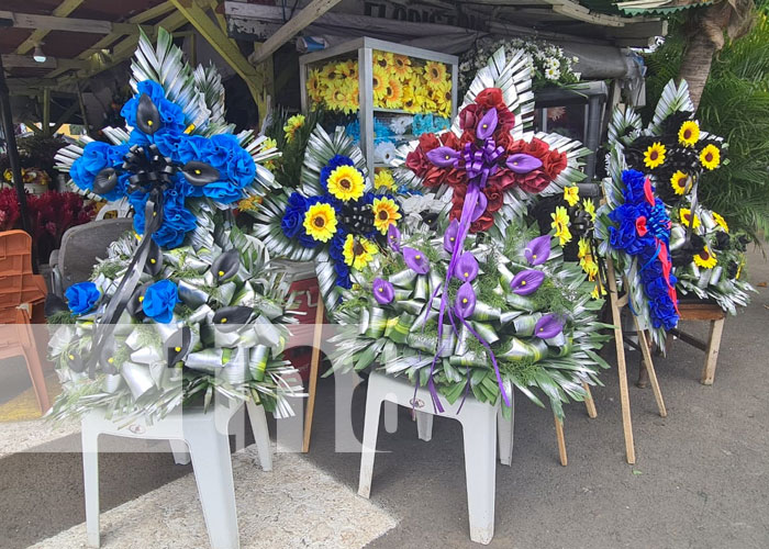 Variedad de flores se vendieron en los camposantos de Nicaragua