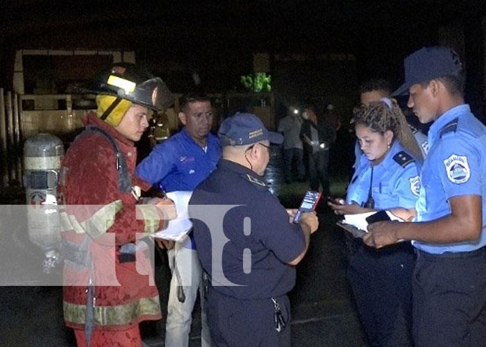 Bomberos controlan incendio en bodegas de zona franca Las Mercedes
