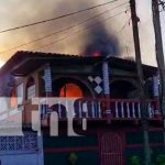 Incendio en una vivienda de dos plantas en El Crucero, Managua