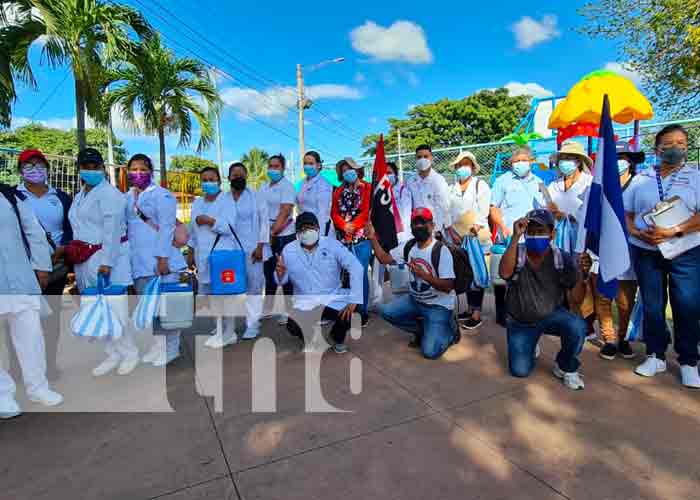 Vacunación contra covid-19 a familias del barrio Camilo Ortega en Managua