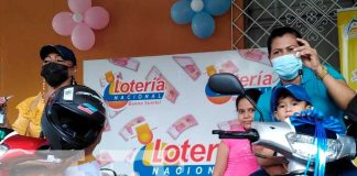 Entrega de motos Scooter por la Lotería Nacional