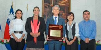 Entrega de reconocimiento al Embajador de Taiwán por parte de la Alcaldía de Managua