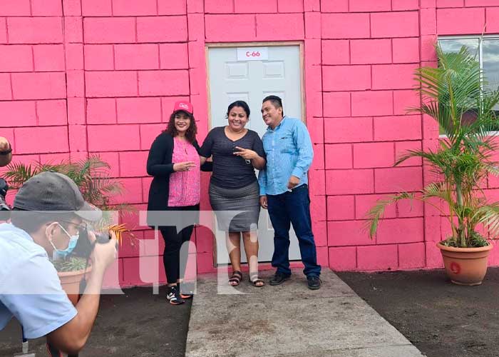 Nuevas viviendas para familias en Managua