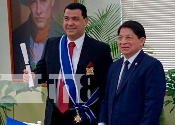 Condecoración al Embajador de Cuba en Nicaragua
