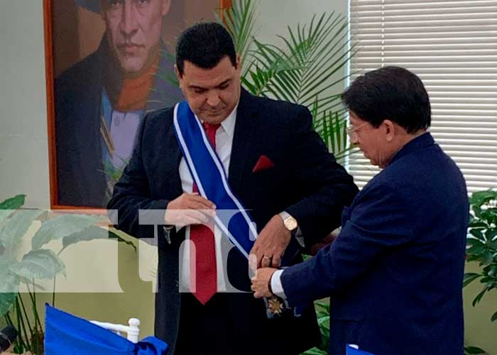 Condecoración al Embajador de Cuba en Nicaragua