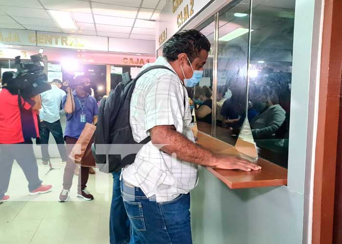 Trabajadores del MINSA Nicaragua reciben el pago de noviembre