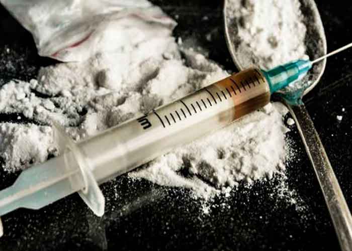 ¡Insólito! En Reino Unido un padre inyecta heroína a sus hijos para "ayudarlos a dormir"
