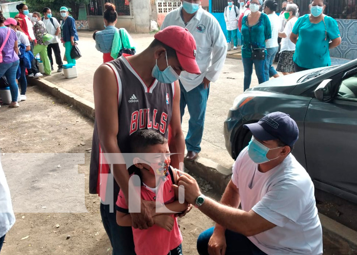 Vacunación casa a casa llega a barrio Oronte Centeno de Tipitapa