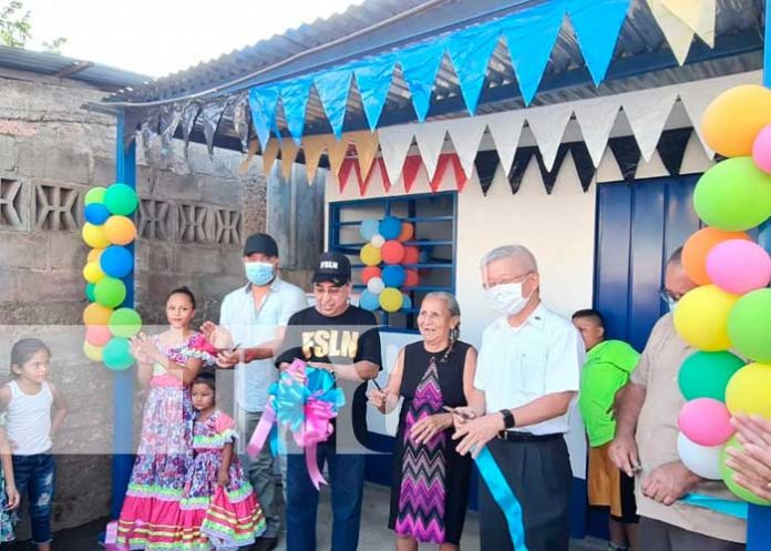 Entrega de vivienda digna en Managua