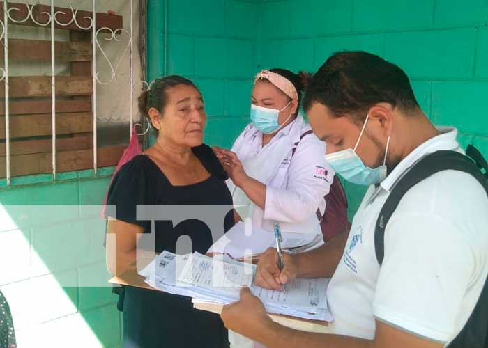 Vacunación casa a casa en el barrio Santo Domingo, Managua