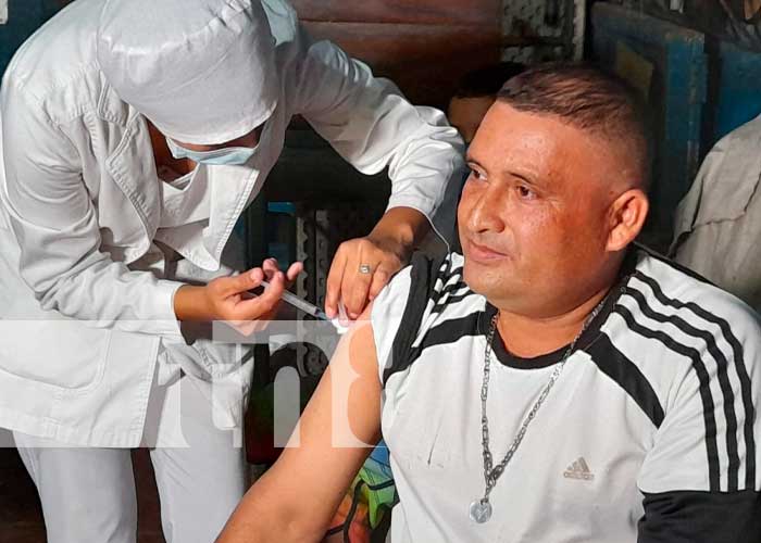 Vacunación casa en casa en barrios de Managua