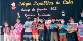 Entregan juguetes a estudiantes del Colegio Republica de Cuba