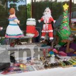 Familias disfrutan del comercio navideño en el Parque de Ferias de Managua