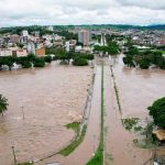 Inundaciones en Bahia, Brasil, por lluvias y diques que colapsaron