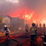 Al menos 60 casas dañadas y 100 personas evacuadas por incendio en Chile