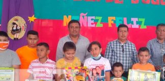 Entrega de juguetes en colegio de Matiguás